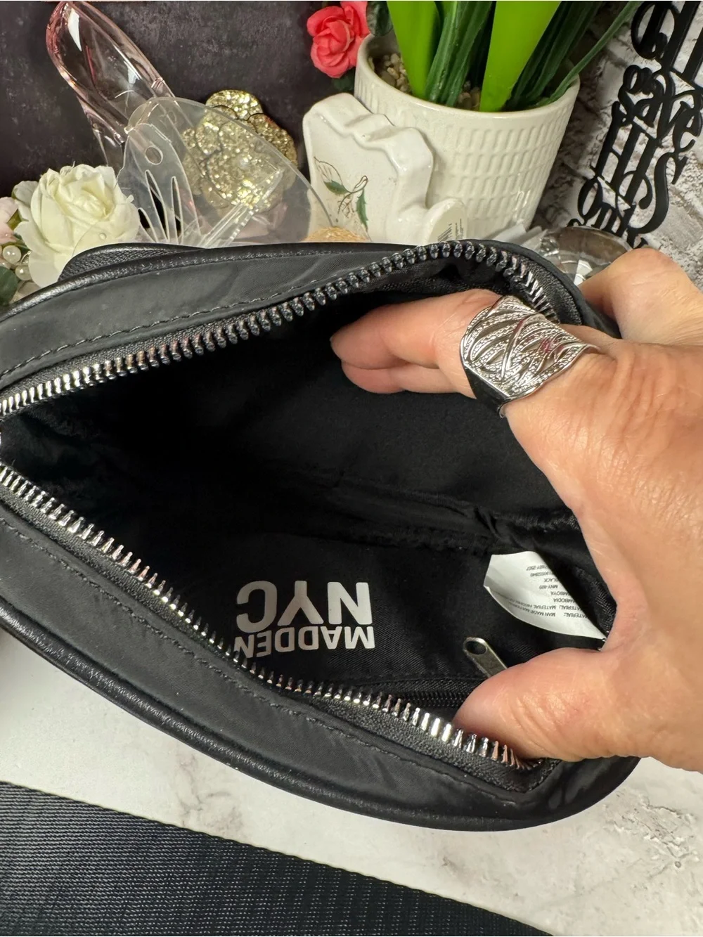 Steve Madden compact black